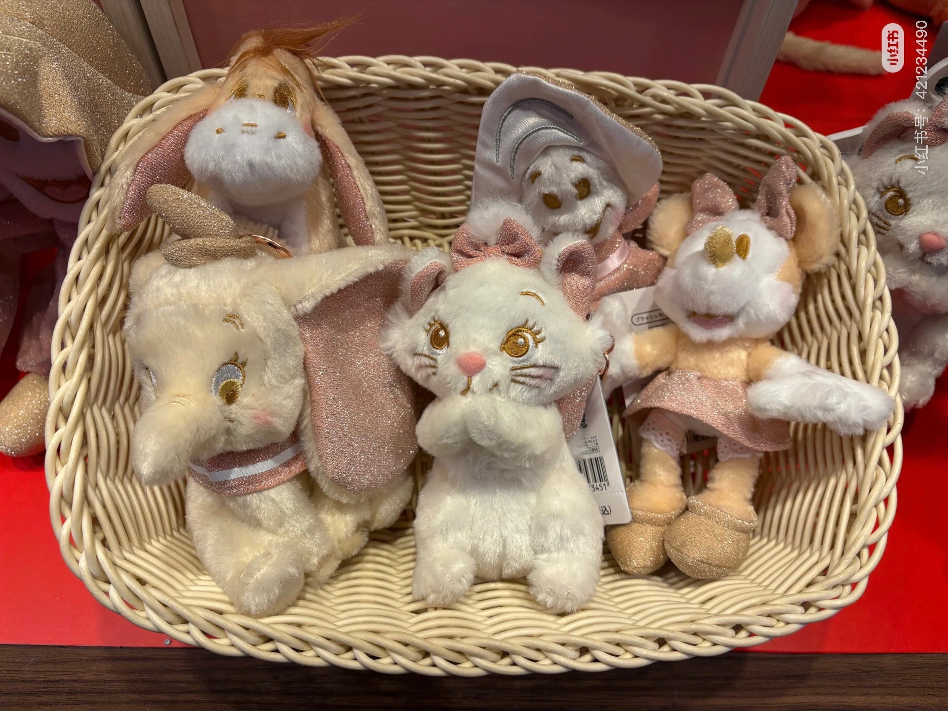 Disney迪士尼 |Plush Keychain Winter Shiny Color 东迪2024冬日金色闪亮系列毛绒玩偶钥匙扣挂件/包挂|约H12×W11×D9cm