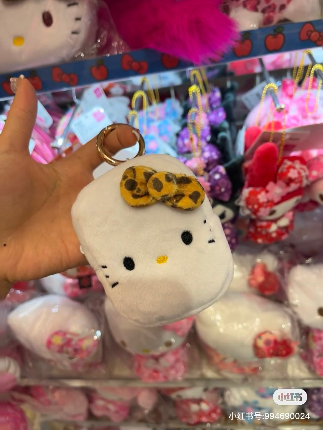 HelloKitty凯蒂猫|Sanrio Mascot Mini Pouch with Carabiner - Hello Kitty / Leopard Toffee Brown豹纹蝴蝶结毛绒零钱包挂件/包挂|约95×75×50mm