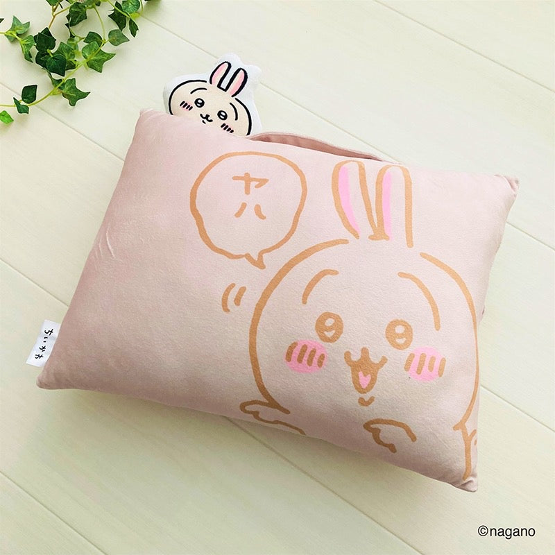 Chiikawa 吉伊卡哇|治愈系可爱抱枕/脸从左上角露出来的设计/配有手柄随身携带|约宽 39 x 深 28 x 高长 9 cm