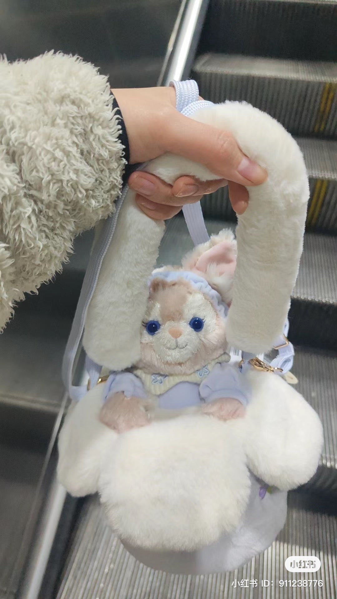 Disney SH|懒懒系列贝儿超柔软毛茸茸玩偶花朵包/水桶包/也可斜背/挺耐装