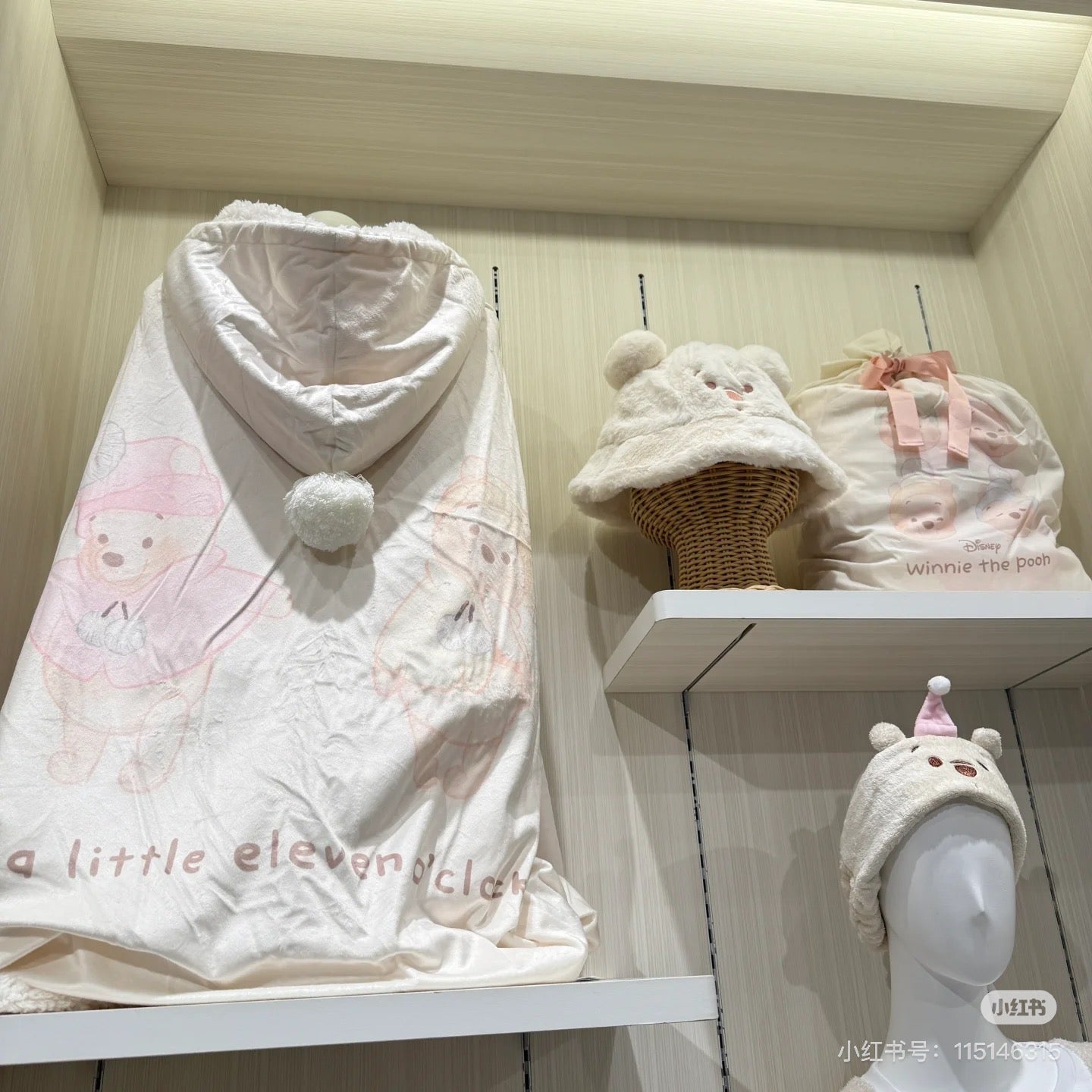 Disney迪士尼|Winnie the Pooh Fruit Latte Color White Pooh东迪冬日限定水果拿铁色睡衣睡帽斗篷系列噗噗维尼超柔软连帽穿戴毛毯/可收纳|约166cm