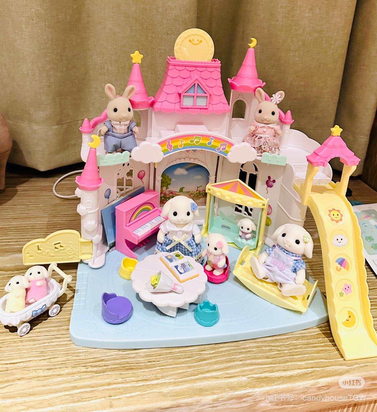 SylvanianFamilies|Sunny Castle Nursery+Flora Rabbit-5743