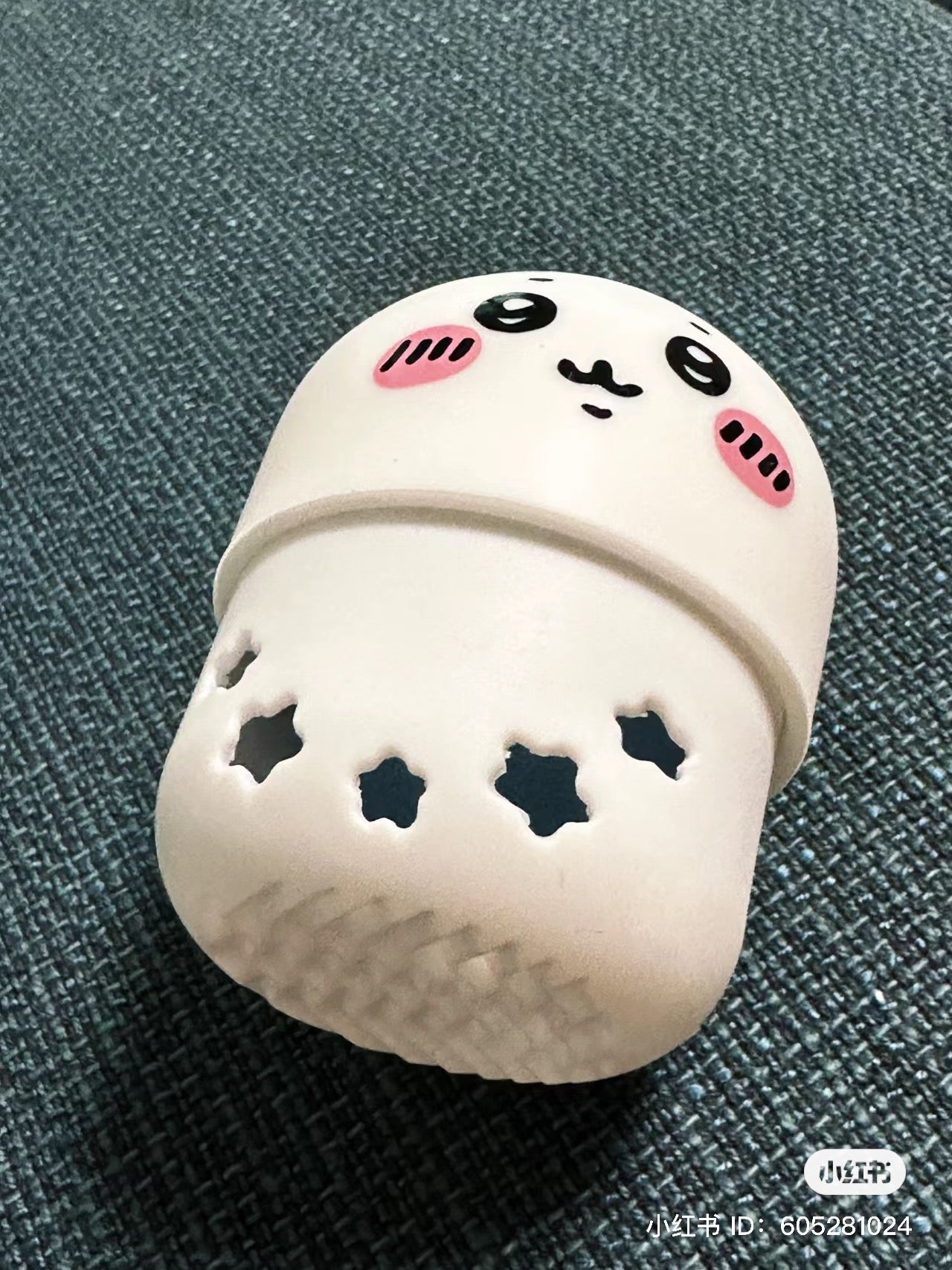 Chiikawa 吉伊卡哇|可爱角色美妆蛋/彩妆蛋?收纳盒|約直径57×H82mm