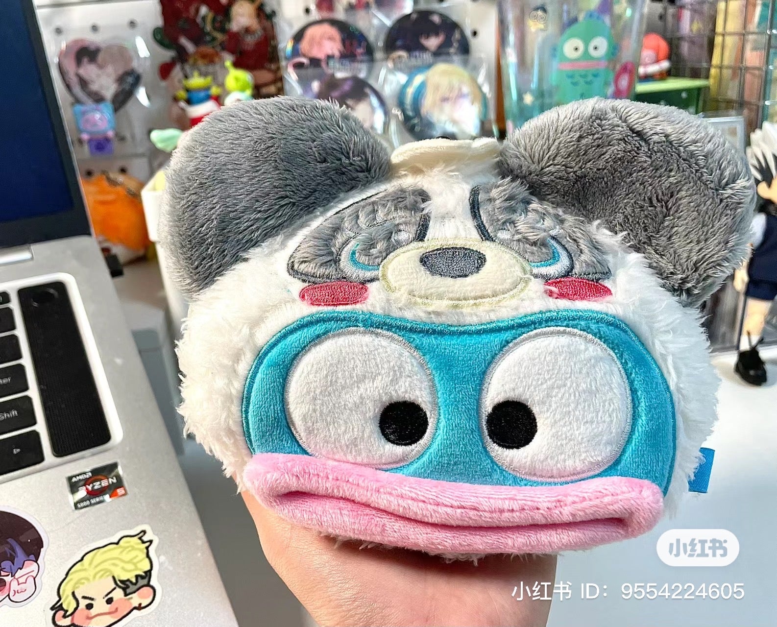 Sanrio|Plush Zipper Pass Case Charm with Reel|165 x 140 mm approx.