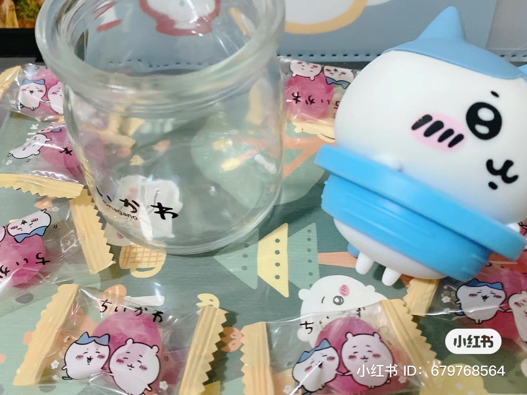 Chiikawa 吉伊卡哇|角色大头玻璃奶瓶糖罐+糖/收纳罐/糖盖子底下还有小脚|约H128×W65×D65mm【25.02 】