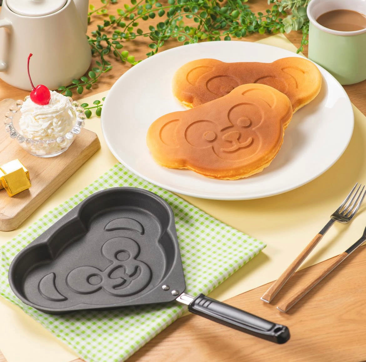 Disney迪士尼|日本制东迪梦幻奇妙厨房系列Duffy达菲脸型短柄不粘煎饼锅/松饼锅|约32X22X5cm
