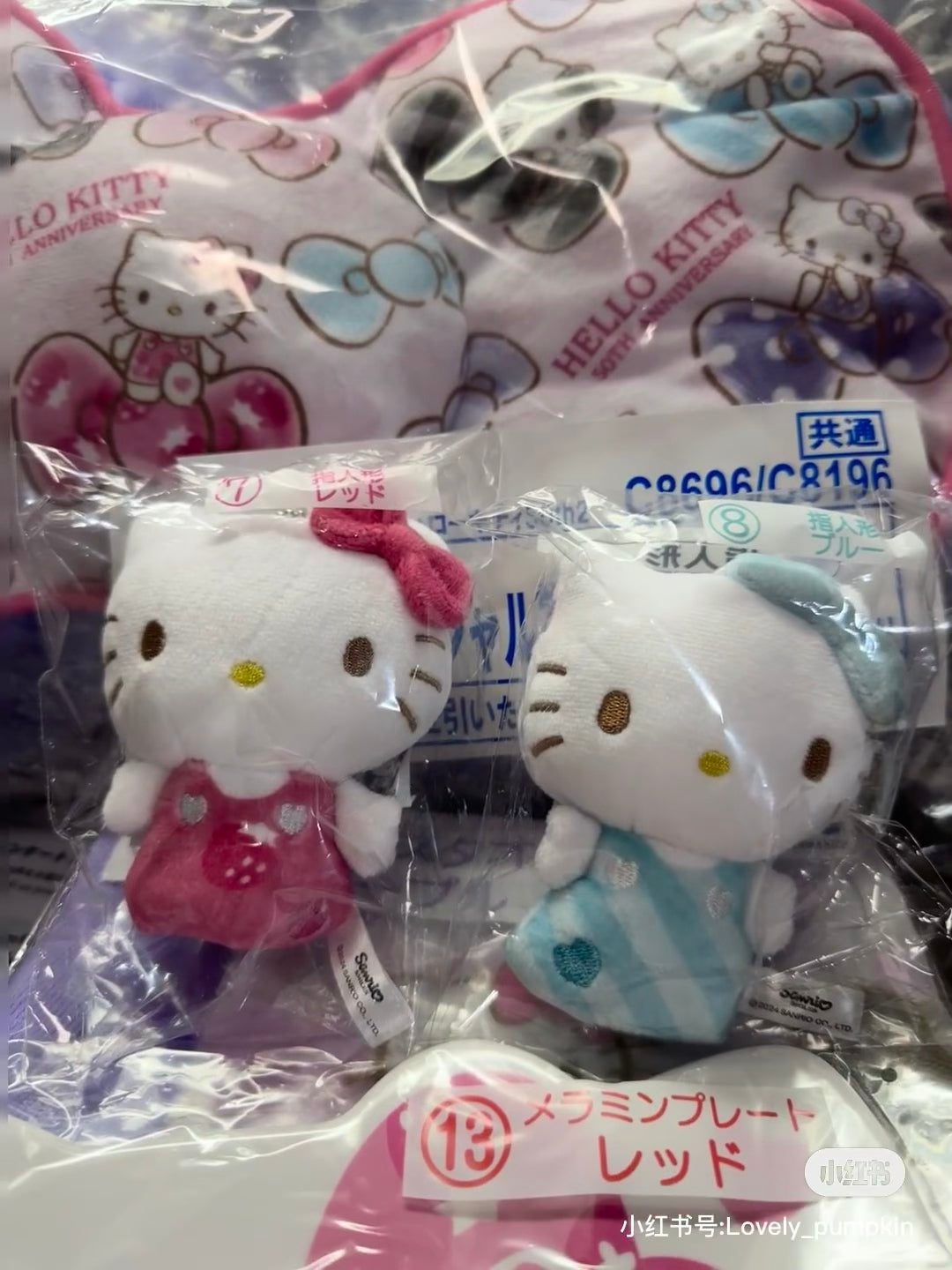 Sanrio三丽鸥|Hello Kitty凯蒂猫50周年一番赏抽奖/蝴蝶结抱枕/超大棉花公仔/化妆包/手提包/家居拖鞋/玩偶挂件/杯碟等|1次