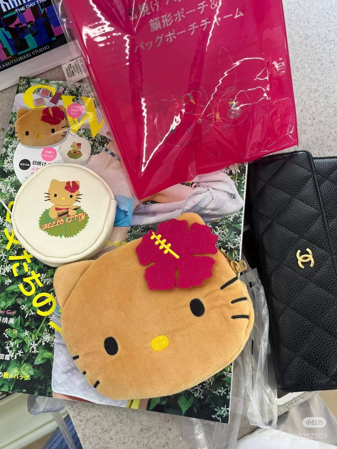 HelloKitty凯蒂猫|黑皮kitty杂志款化妆包?零钱包组