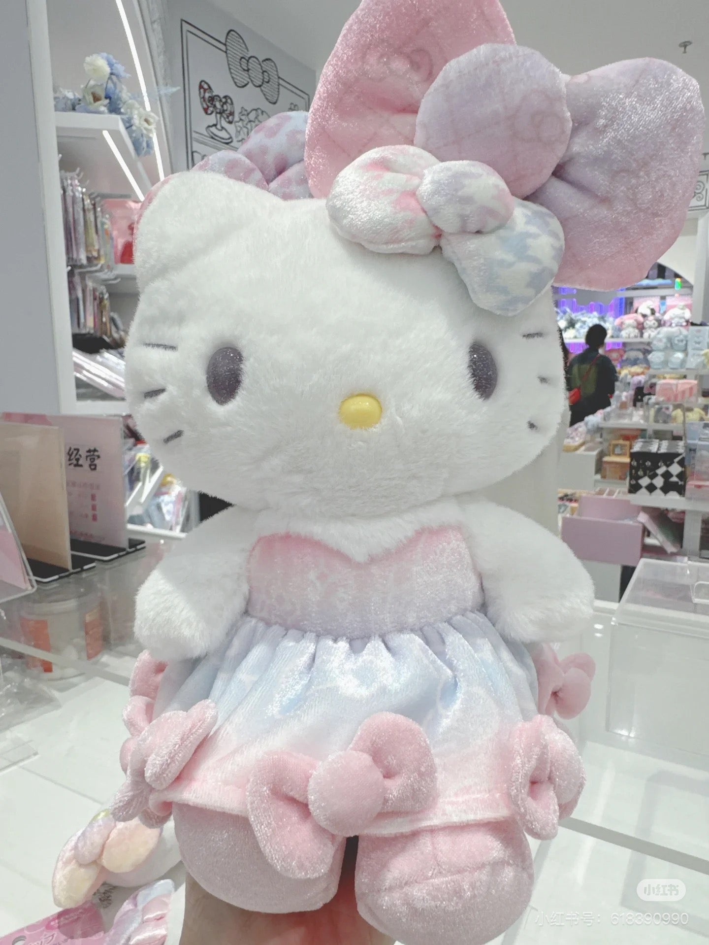 HelloKitty凯蒂猫|Birthday 50th The Fashionable Ribbons Sanrio 50周年生日限定丝绒彩虹渐变蝴蝶结毛绒玩偶/公仔|约幅22×奥行15×高さ28cm
