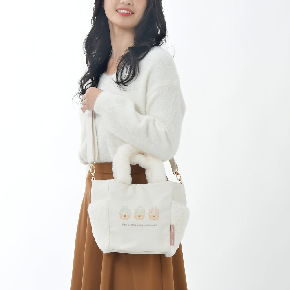 Disney迪士尼|Winnie the Pooh 2WAY Tote Shoulder Bag White Pooh Fruit Latte Color东迪冬日限定水果拿铁色睡衣睡帽斗篷系列噗噗维尼毛绒白色斜挎两用包/手提包/肩带可拆卸|约高 21.5 x 宽 19.5 x 深度(角撑板)12c?m