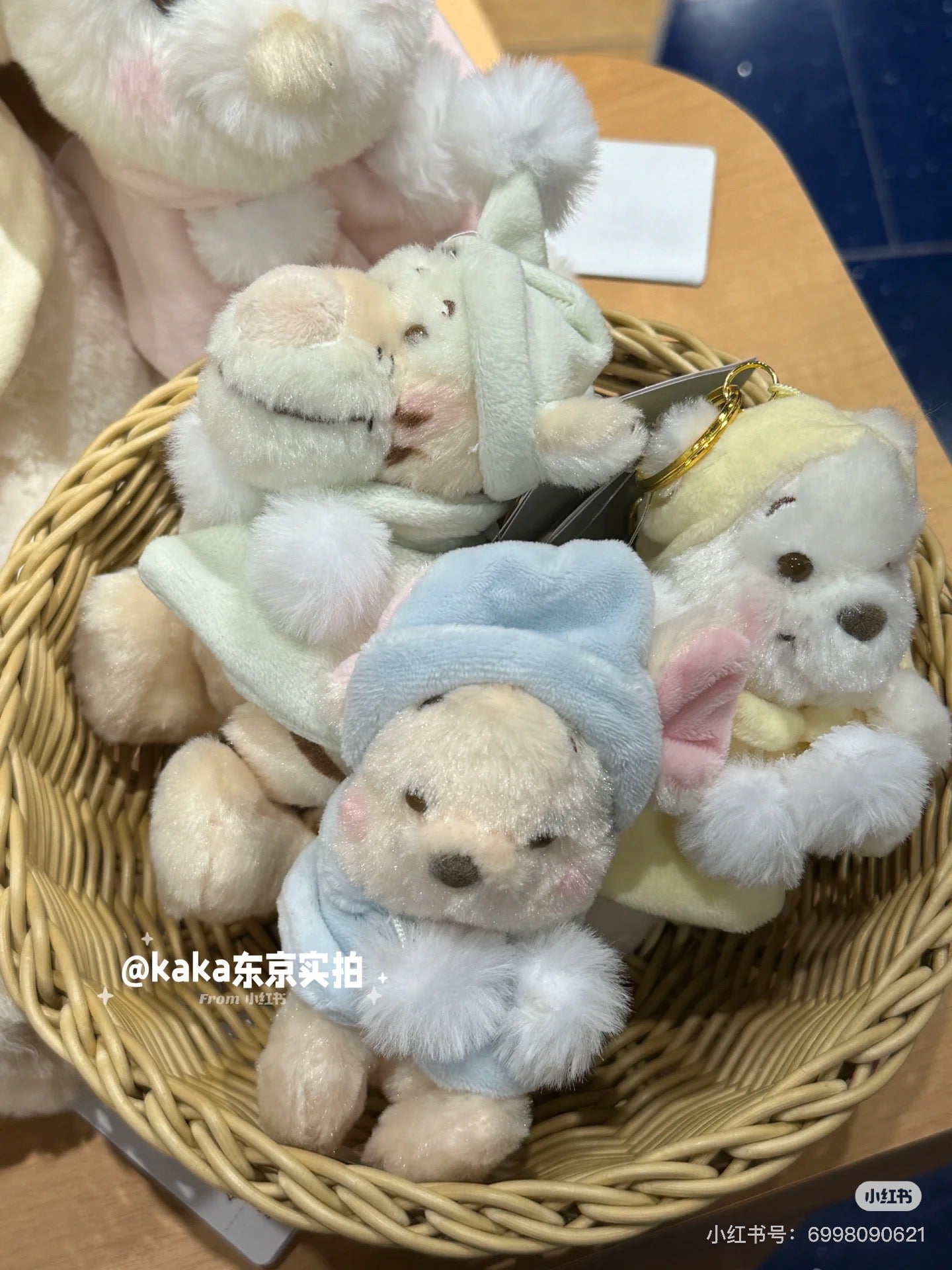 Disney迪士尼|Plush Mascot Keychain - White Pooh Fruit Latte Color东迪冬日限定水果拿铁色睡衣睡帽斗篷系列可爱角色毛绒挂件/包挂|约高 16.5 x 宽 10 x 深 9cm