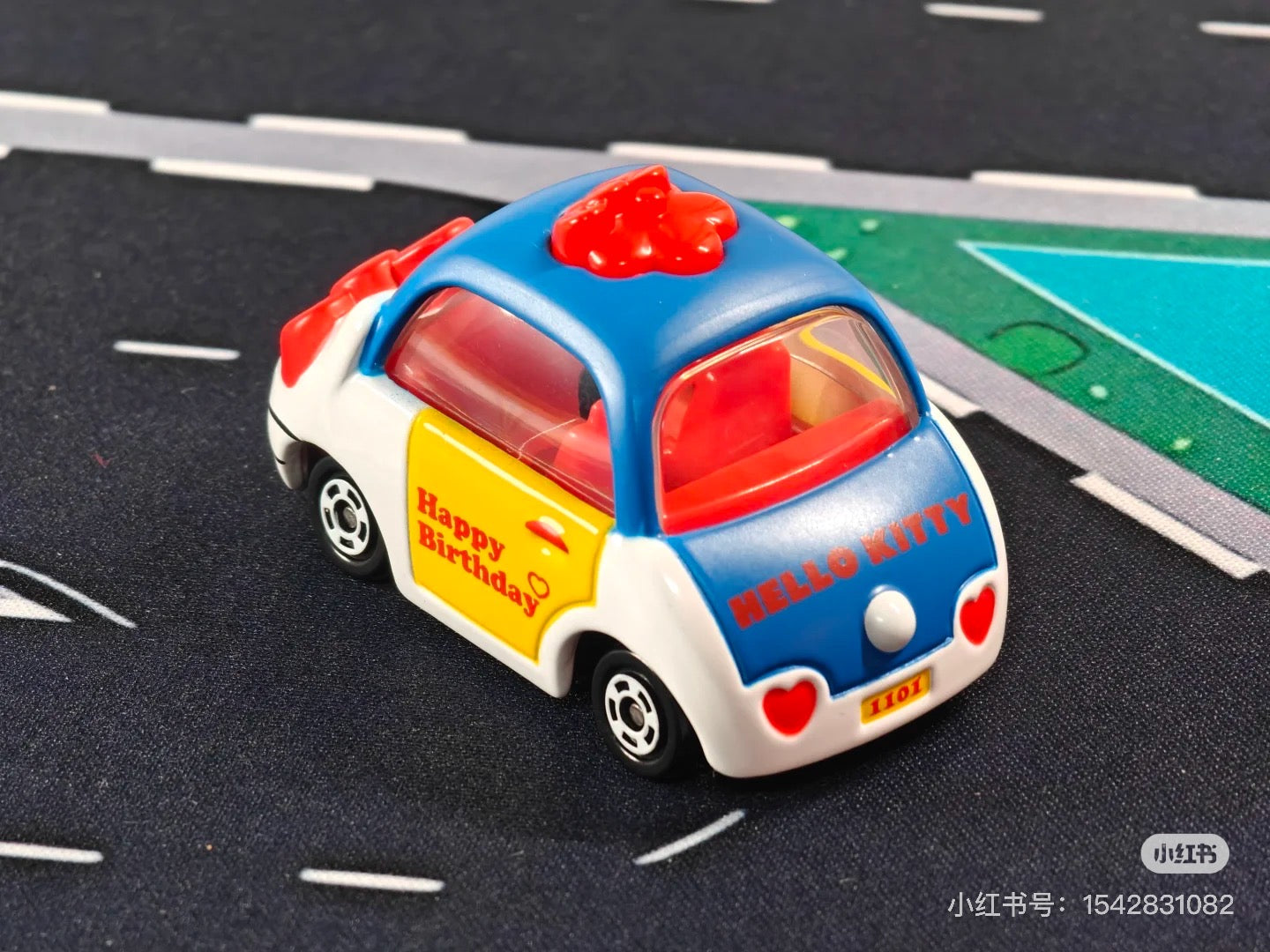 Tomica|Dream Tomica Happy Birthday Hello Kitty 40th anniversary Car|W80×H40×D40mm approx.