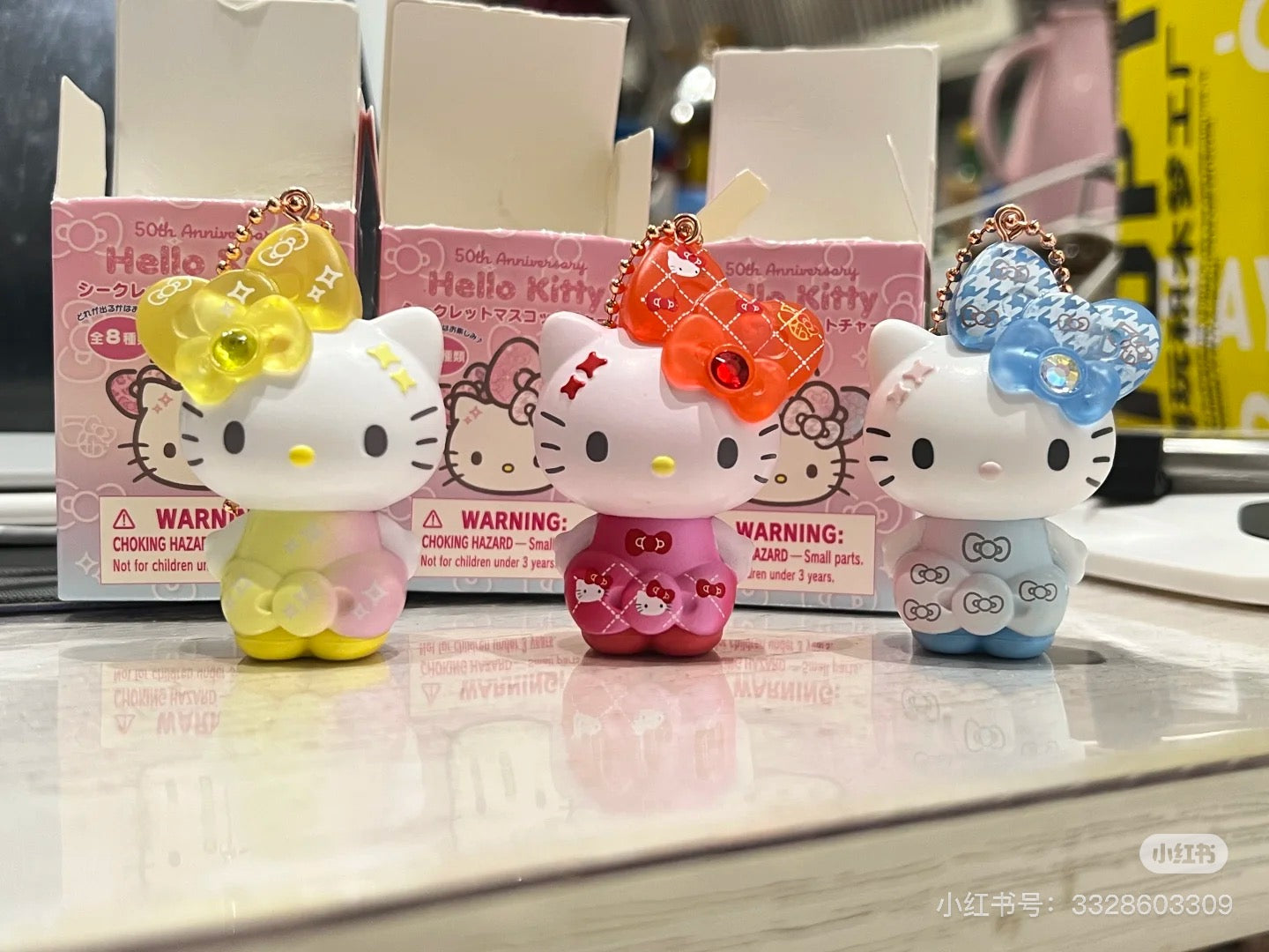 HelloKitty凯蒂猫|Birthday 50th The Fashionable Ribbons Sanrio Blindbag 50周年生日限定彩虹水钻蝴蝶结吊饰挂件盲盒/全8种|1枚入