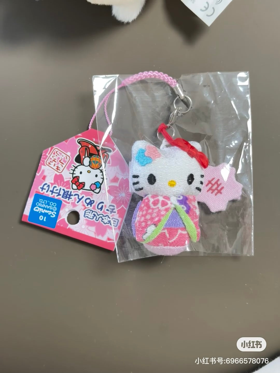 Sanrio|Hello Kitty复古和风开运御守樱花挂件|W40XH155XD25mm