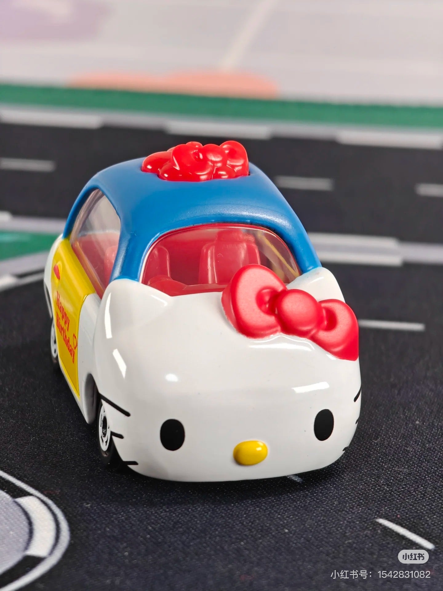 Tomica|Dream Tomica Happy Birthday Hello Kitty 40th anniversary Car|W80×H40×D40mm approx.