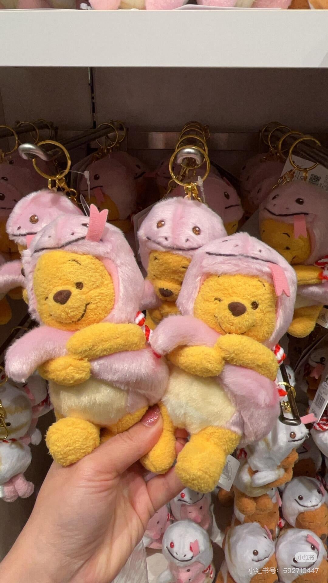 Disney迪士尼|东迪2025蛇年限定粉色pooh噗噗维尼挂件/包挂/可脱帽|約高さ15.5×幅8×奥行き8(cm)