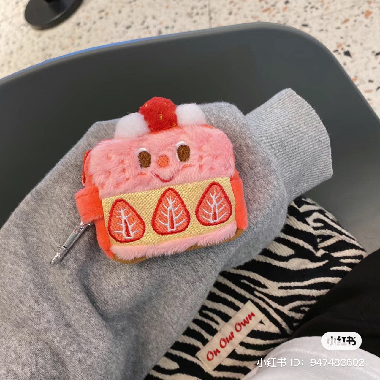 Gladly gladee|草莓/柠檬芝士蛋糕无线耳机手袋零钱包/Airpods收纳袋/耳机包|约70 x 65 x 25 mm