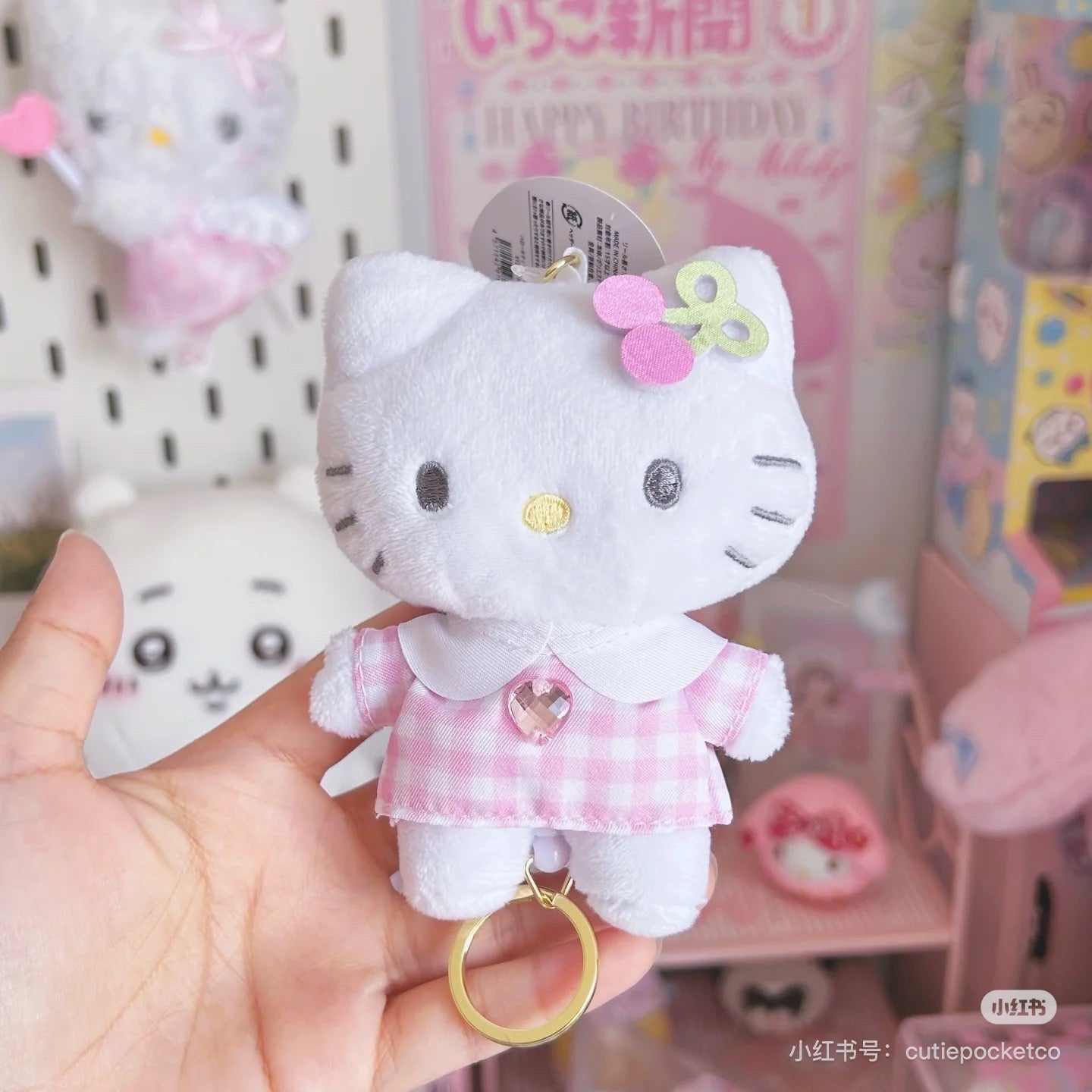 HelloKitty凯蒂猫|Plush Keychain With Reel - Hello Kitty / Nurse Blue天使护士系列可伸缩毛绒玩偶钥匙扣挂件/包挂|约H116 × W75 × D63mm