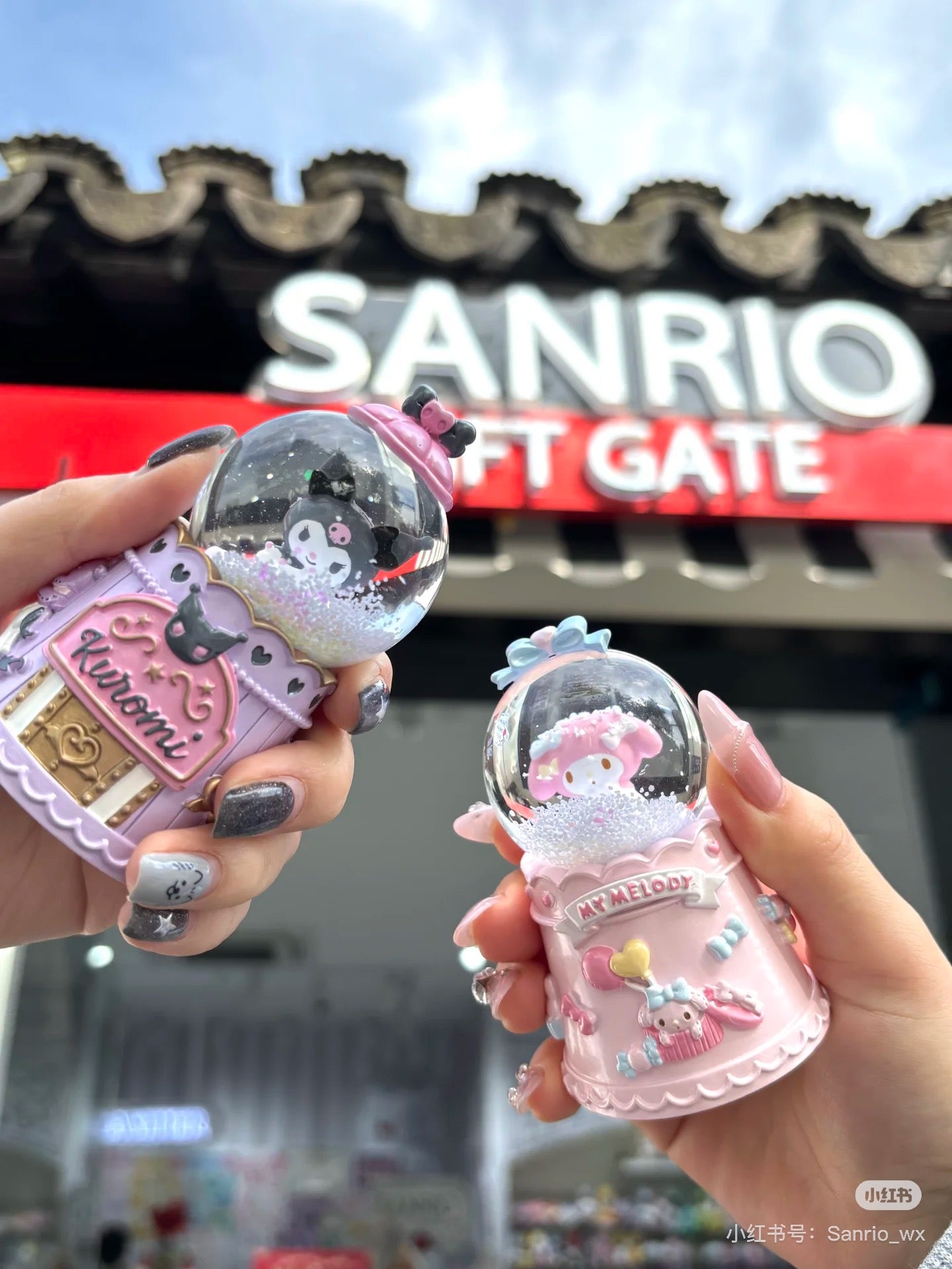 Sanrio三丽鸥|Snow Globe (S) 2024年圣诞限定可爱角色小号水晶球|约5.5×5.5×9.5cm