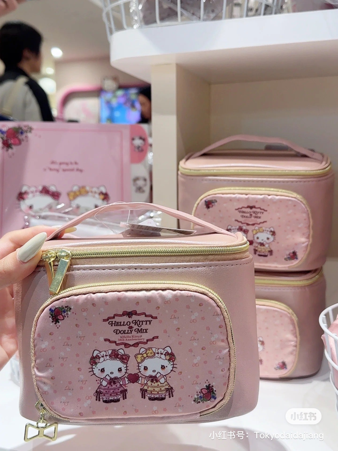 Sanrio|50周年Hello Kitty??Dolly Mix 化妆收纳包| 约宽16×深13×高12cm