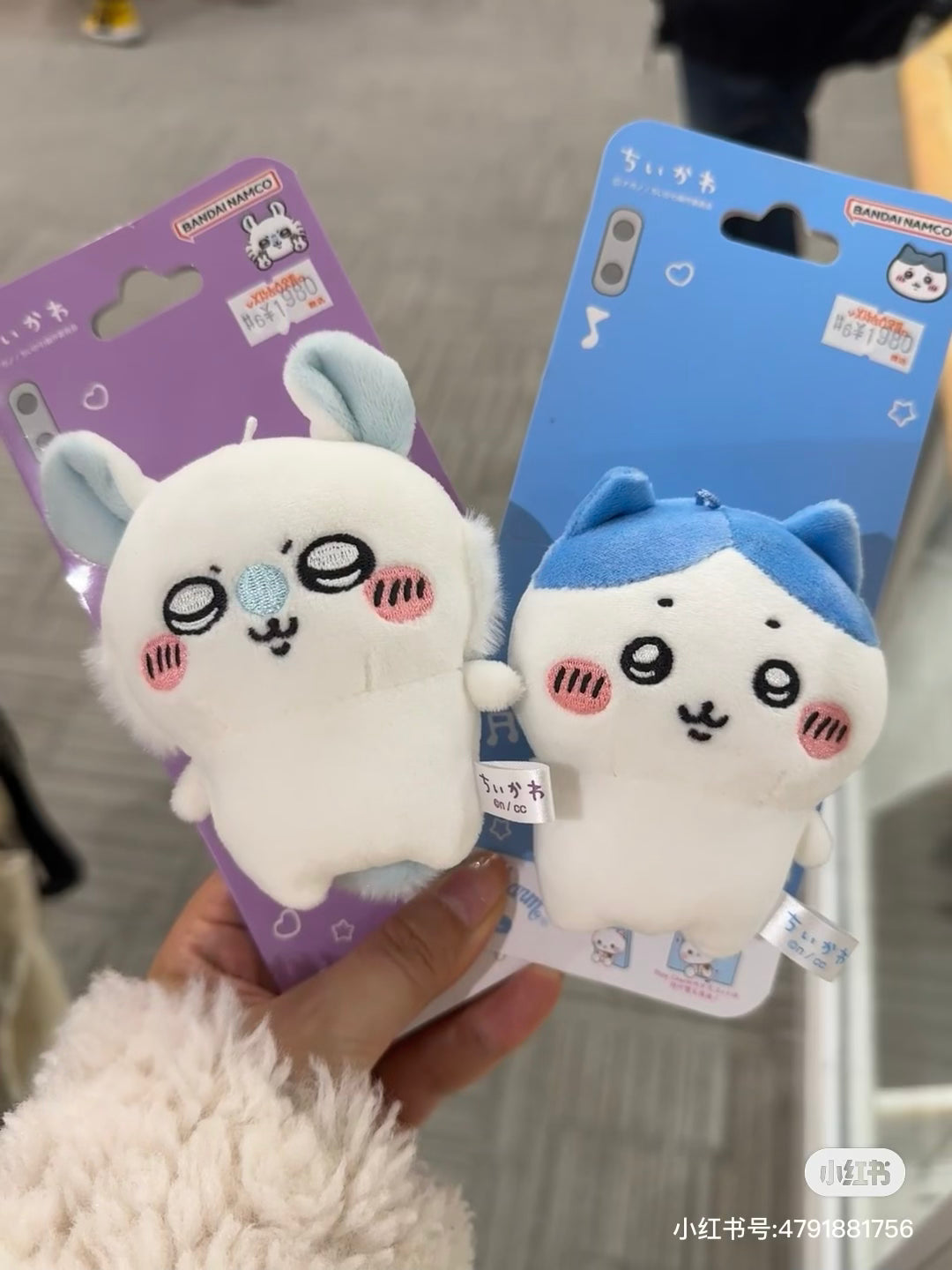 Chiikawa 吉伊卡哇|毛茸茸角色可旋转/可拆卸手机支架|約H90×W75×D50mm