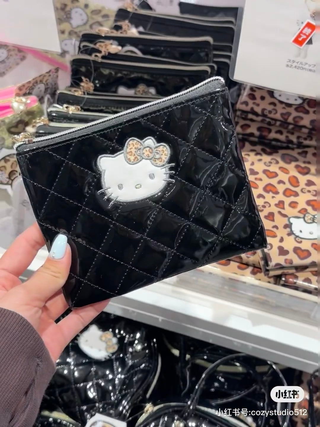 Hello Kitty凯蒂猫|Quilting Enamel Flat Pouch Black豹纹黑色方形菱格纹拉链零钱包挂件/小收纳包/正反面都可爱