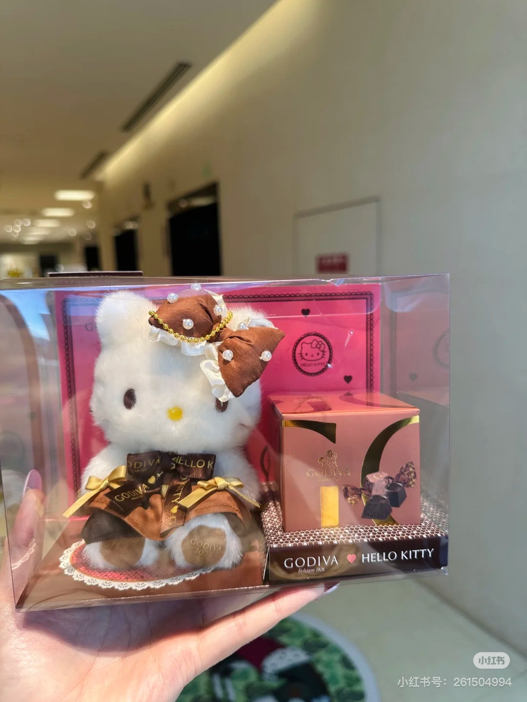 Sanrio三丽鸥|Plush Keychain Hello Kitty Sanrio x GODIVA 2025歌帝梵联名巧克力+毛绒玩偶挂件礼物套装/礼盒