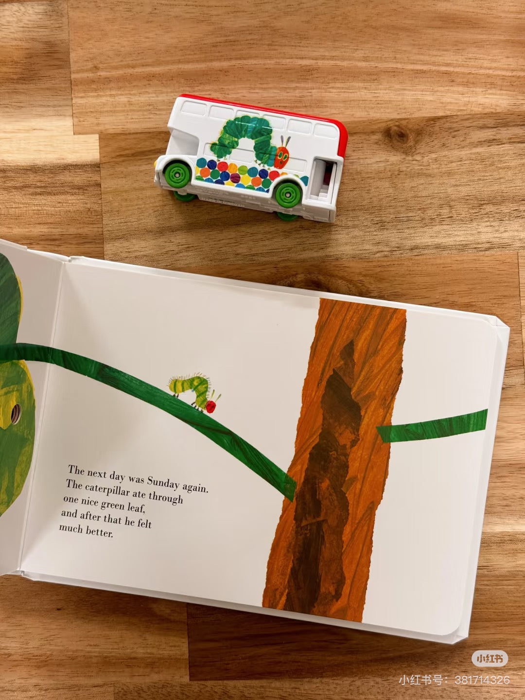 Tomica|Takara Tomy D Tomica Box SP Picture Book Collection The Very Hungry Caterpillar多美卡绘本故事书系列很饿的小毛毛虫玩具车|约3.9 x 4.3 x 8.0cm