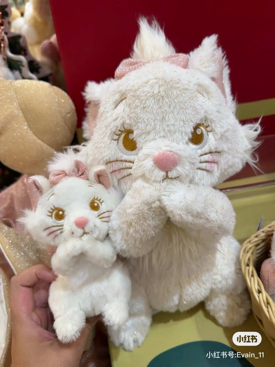 Disney迪士尼 |Plush Keychain Winter Shiny Color 东迪2024冬日金色闪亮系列毛绒玩偶钥匙扣挂件/包挂|约H12×W11×D9cm