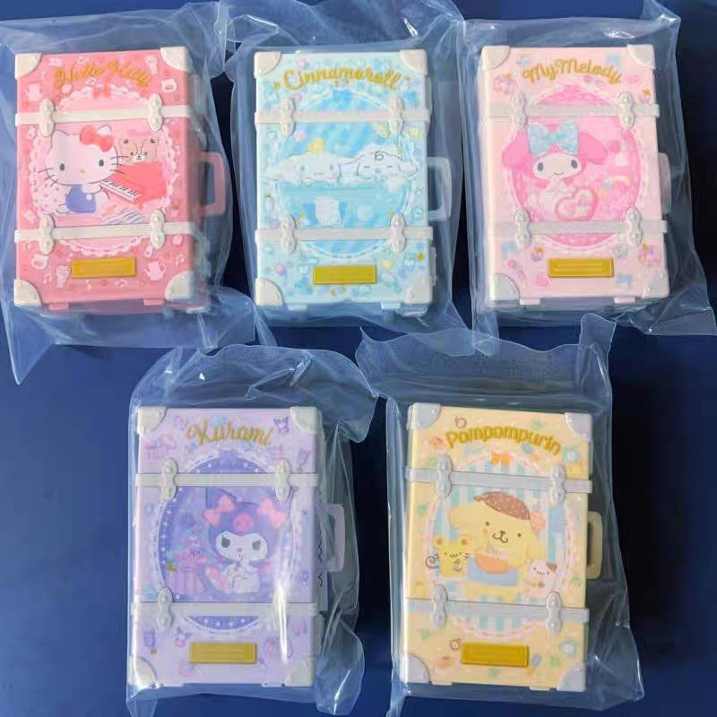 BANDAI万代|Sanrio Characters Tiny Suitcase三丽鸥迷你复古行李箱食玩盲盒/全5种|1枚入