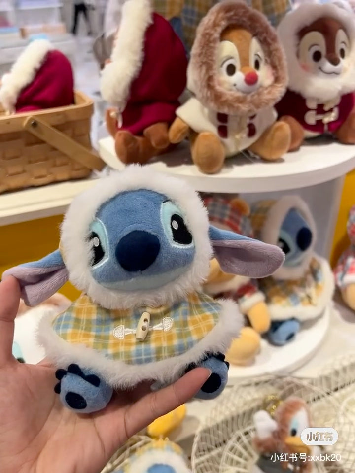 Disney迪士尼|Winter Jacket Doll东迪冬日限定格纹大衣斗篷坐姿毛绒玩偶钥匙扣挂件/包挂|约高 14 x 宽 14 x 深 9(cm)