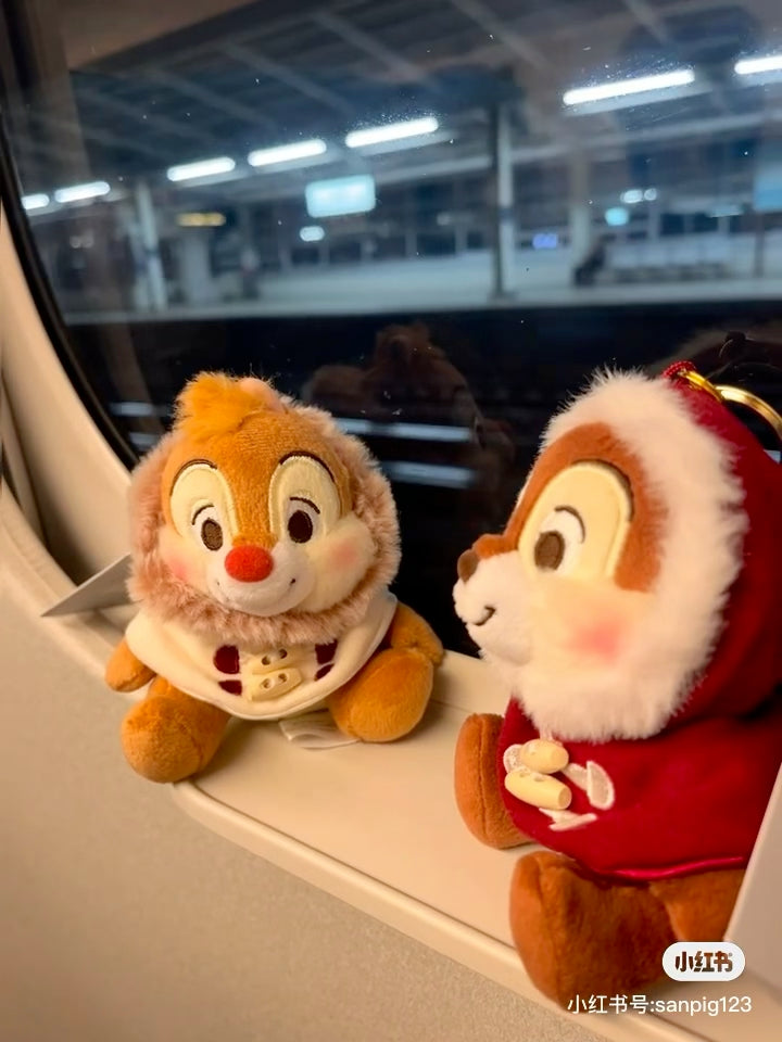 Disney迪士尼|Winter Jacket Doll东迪冬日限定大衣斗篷奇奇和蒂蒂冬装坐姿钥匙扣挂件/可脱帽|约高さ17×幅15×奥行き12(cm)