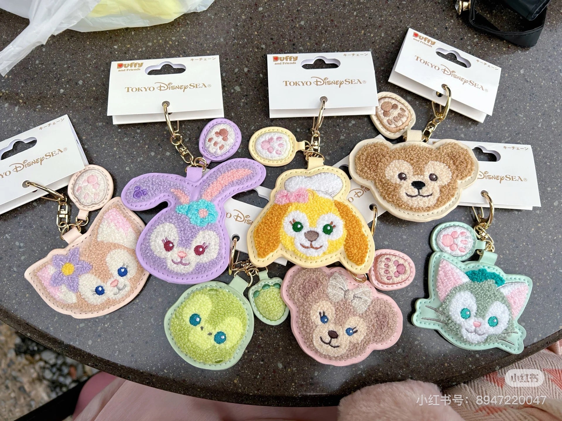 Disney迪士尼|东迪Duffy达菲和他的朋友们毛绒绒刺绣皮质感七宝钥匙扣/正面都可爱/还有手掌印小吊饰
