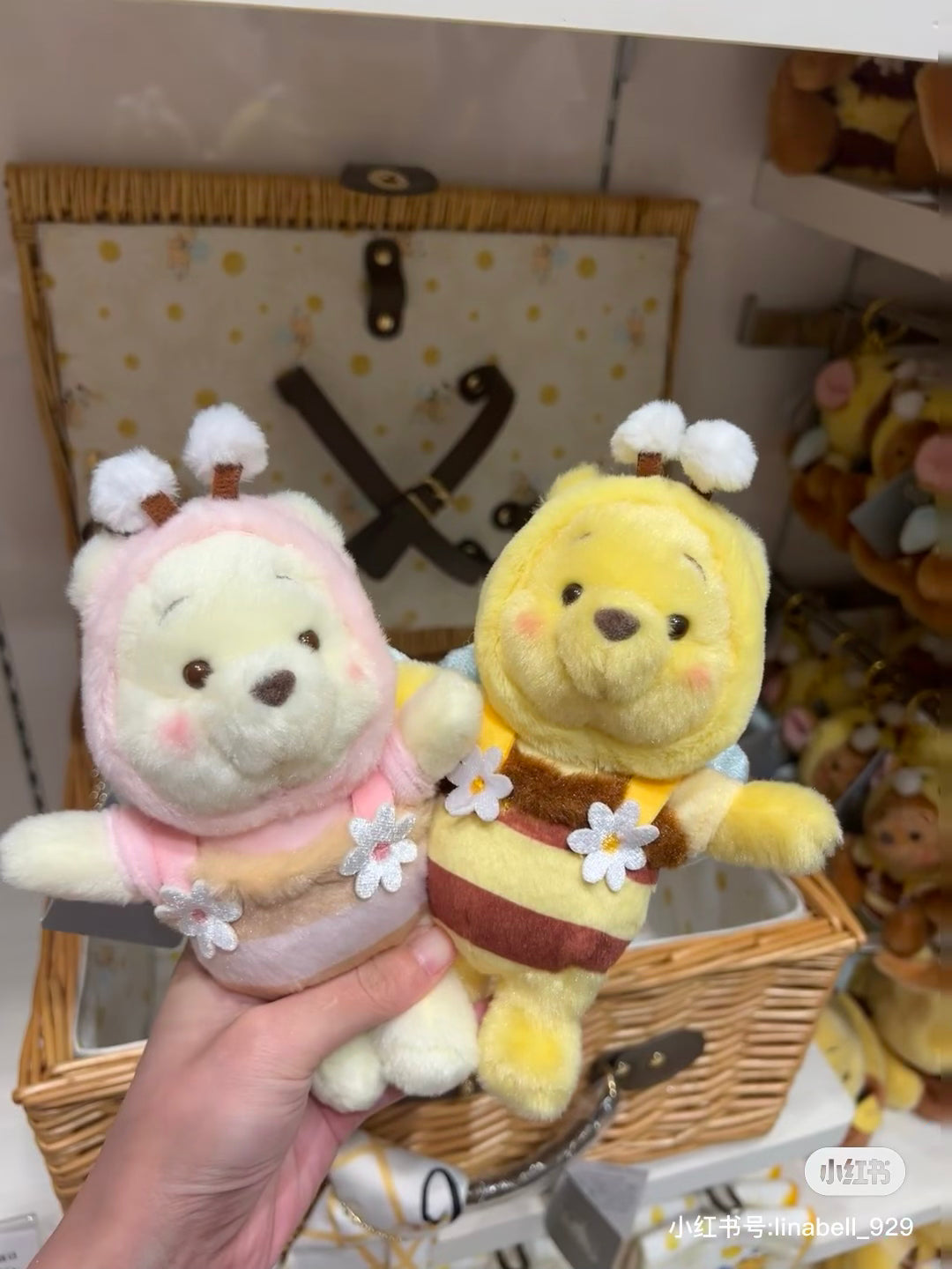 Disney|2024 HONEY DAY 超萌粉嫩蜜蜂噗噗公仔/玩偶/挂件/可脱帽|M約高さ39×幅28×奥行き22cm/挂件約 高さ19×幅13.5×奥行き8cm