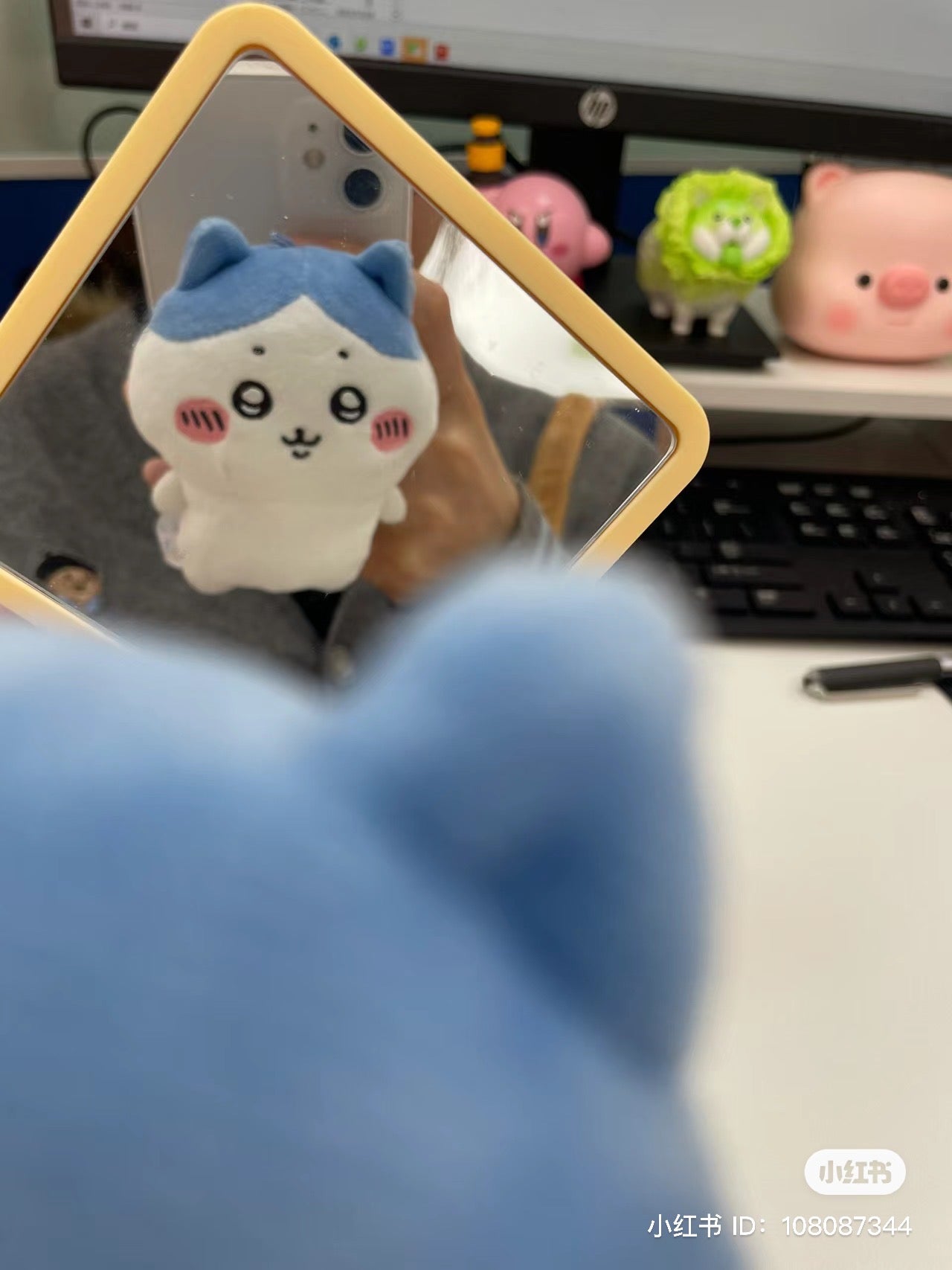 Chiikawa 吉伊卡哇|毛茸茸角色可旋转/可拆卸手机支架|約H90×W75×D50mm