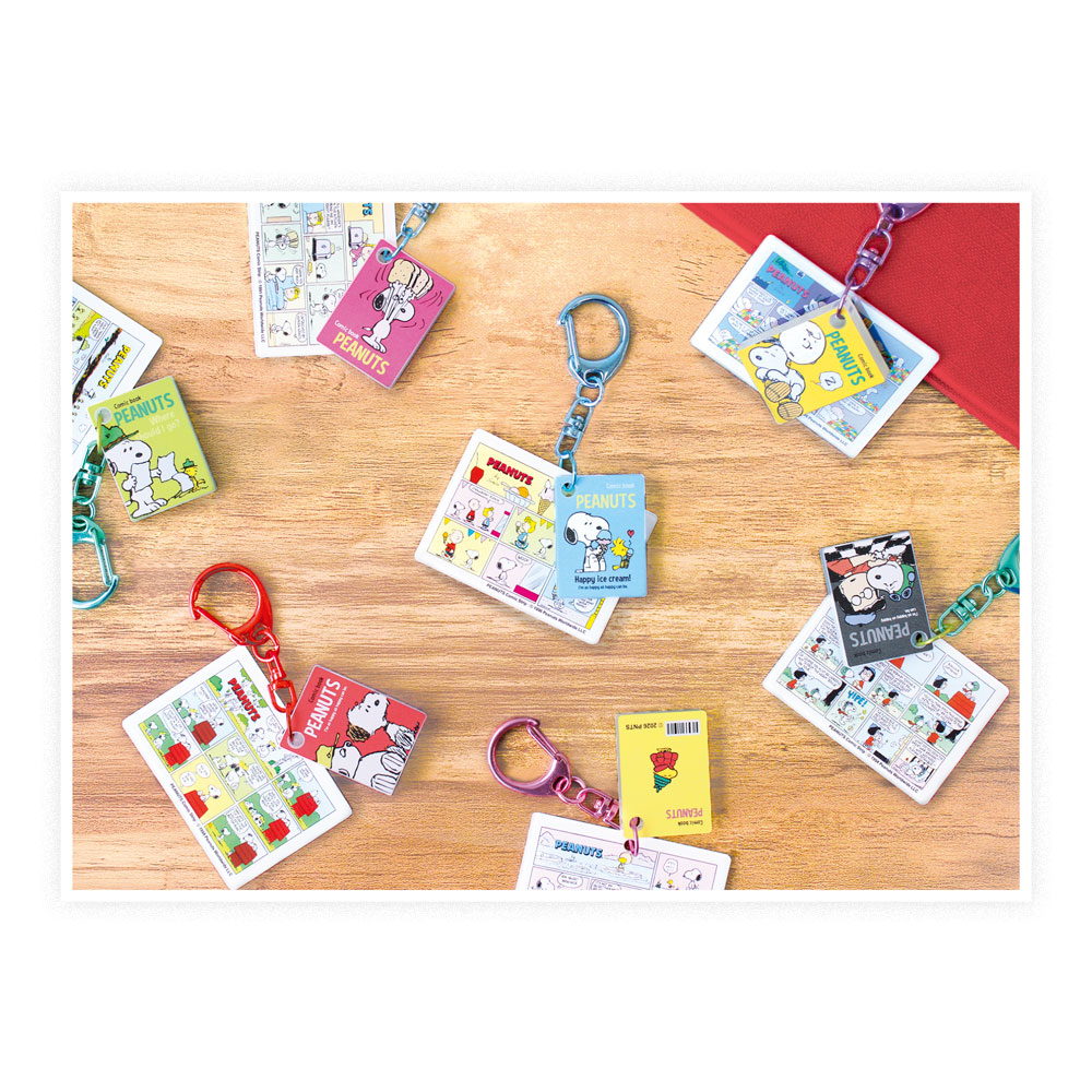 Snoopy|PeanutsComic Book Key Chain mystery bag/blind box/All 12 types|1pcs