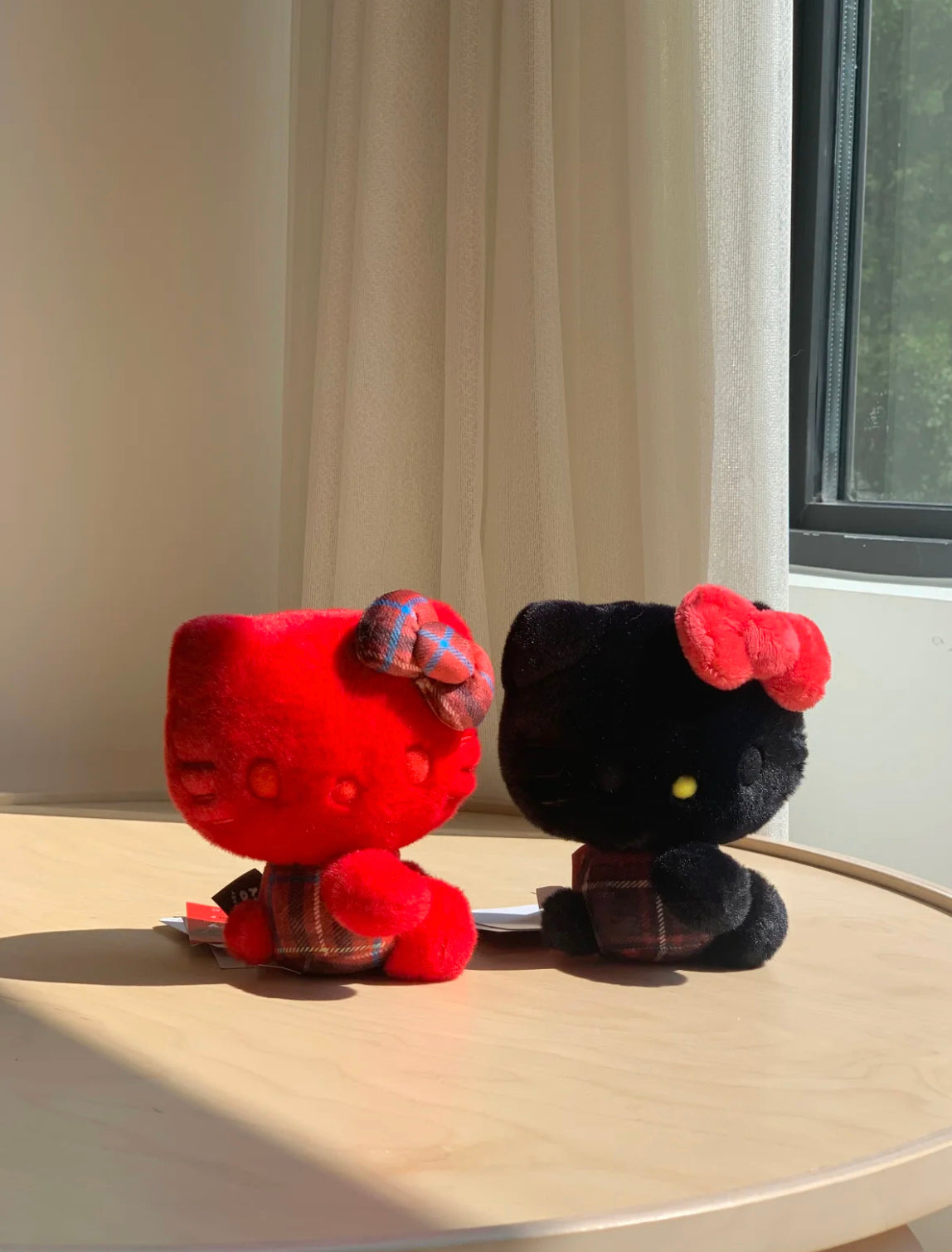 HelloKitty凯蒂猫|Sanrio Hello Kitty 50th Anniversary50周年限定缤纷24色colors毛绒玩偶/公仔 |约12.5 x 9.8 x 15 cm