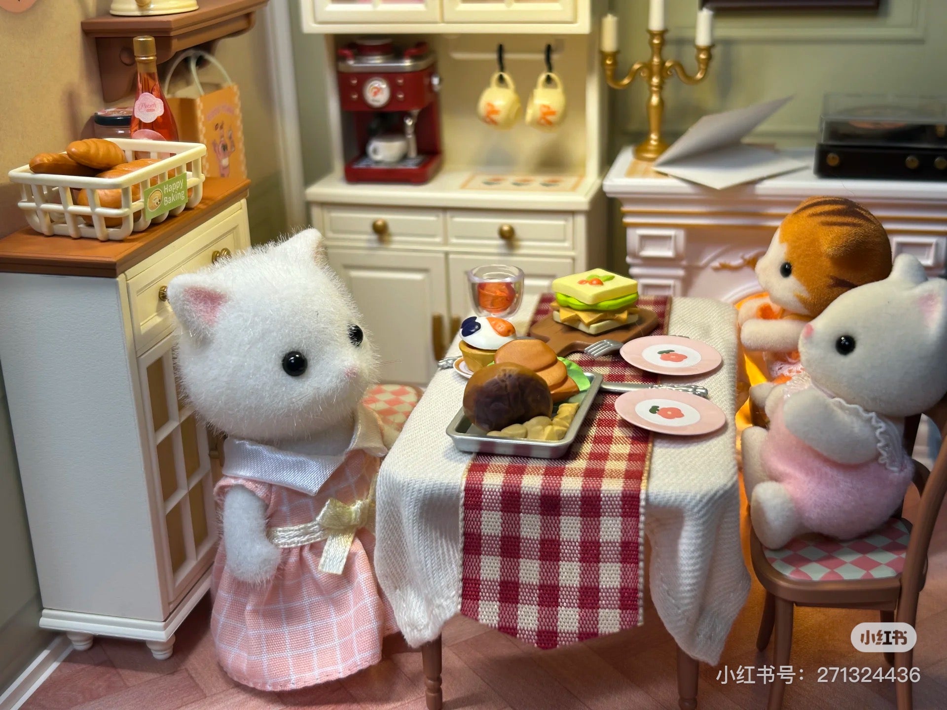 SylvanianFamilies森贝儿家族| White Persian Cat Girl Doll 波斯猫粉色格子裙植绒站宝/玩具/过家家