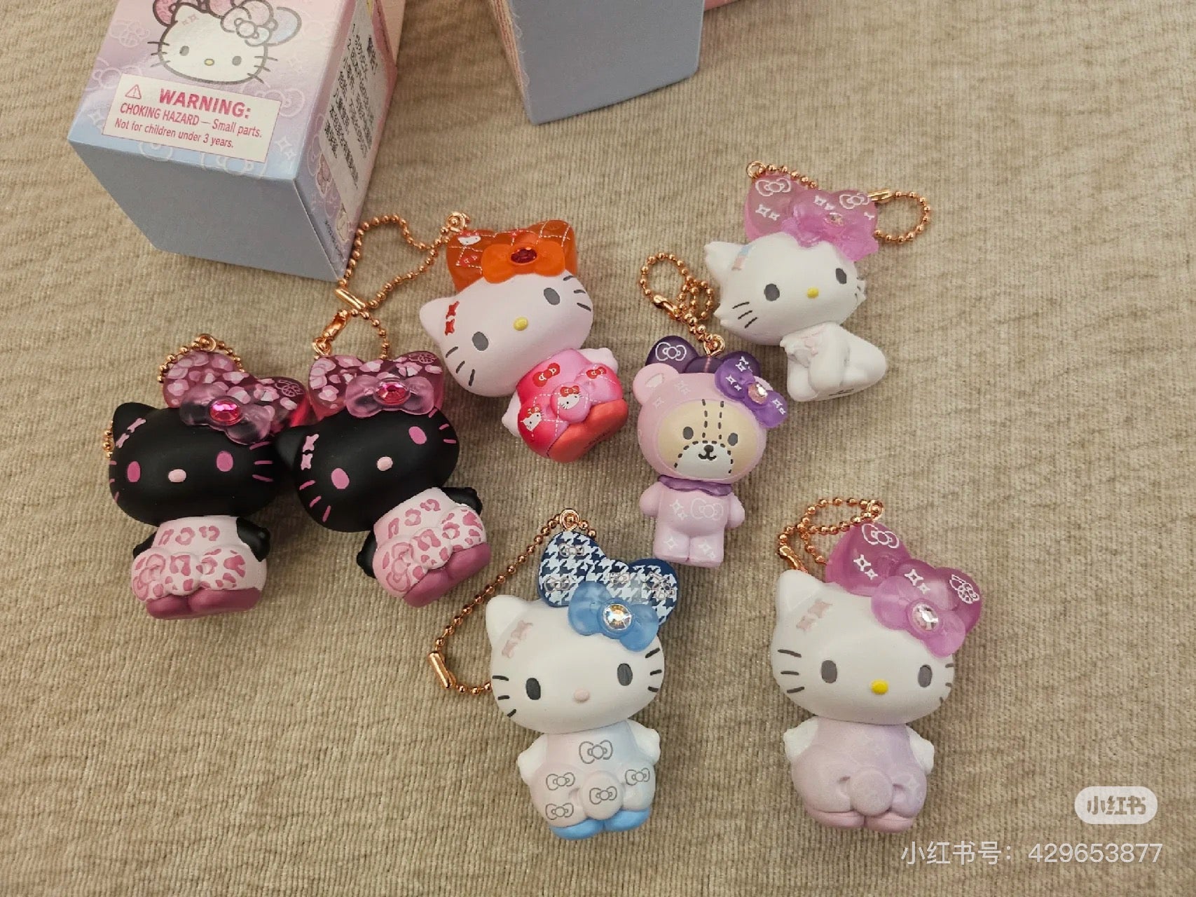 HelloKitty凯蒂猫|Birthday 50th The Fashionable Ribbons Sanrio Blindbag 50周年生日限定彩虹水钻蝴蝶结吊饰挂件盲盒/全8种|1枚入
