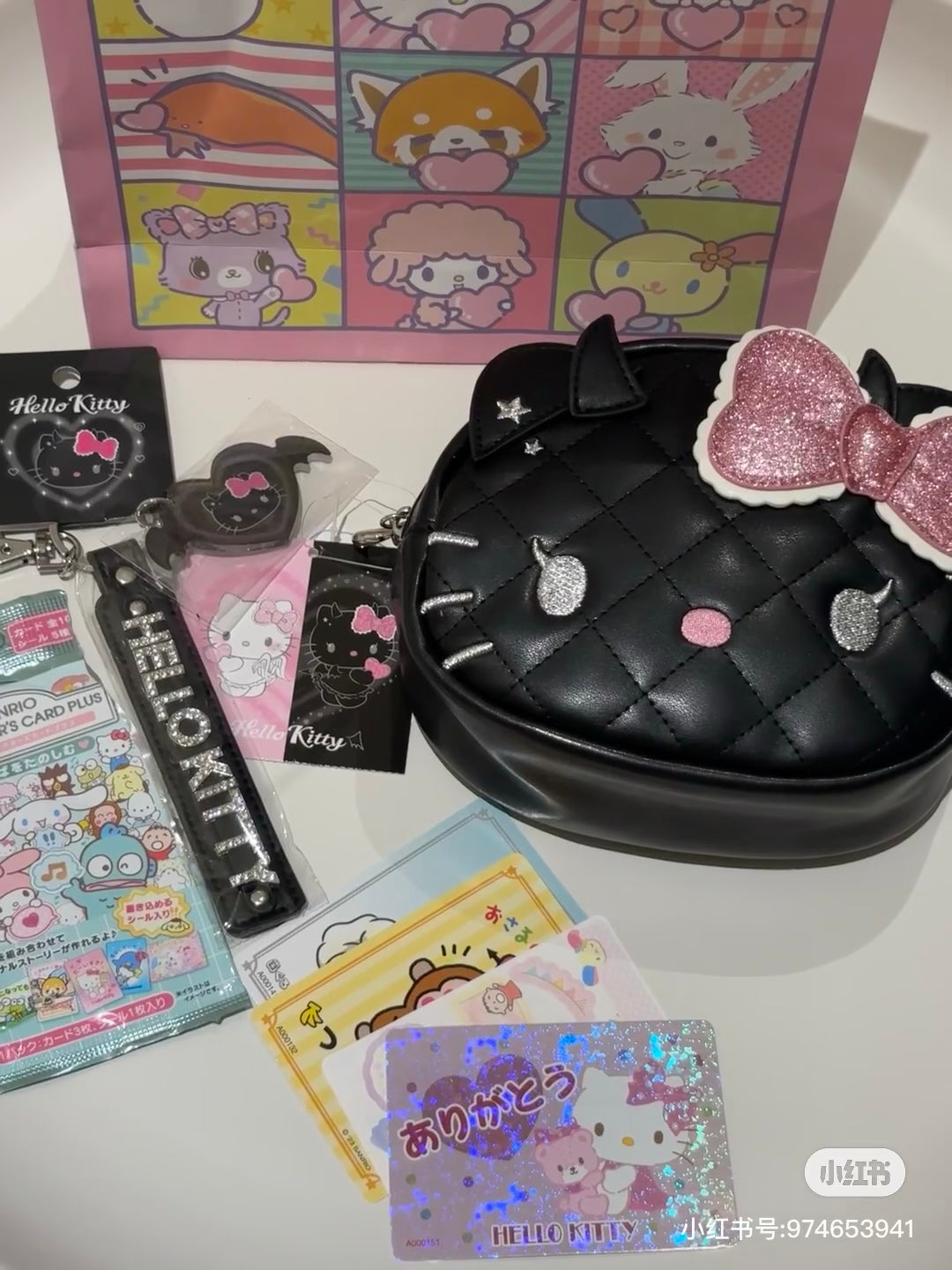 Hello kitty凯蒂猫|Sanrio Hello Kitty Face-Shaped Pouch / Angel and Little Devil天使恶魔手拿小包/背面有小翅膀|约 20.1 x 18.1 x 8.0cm