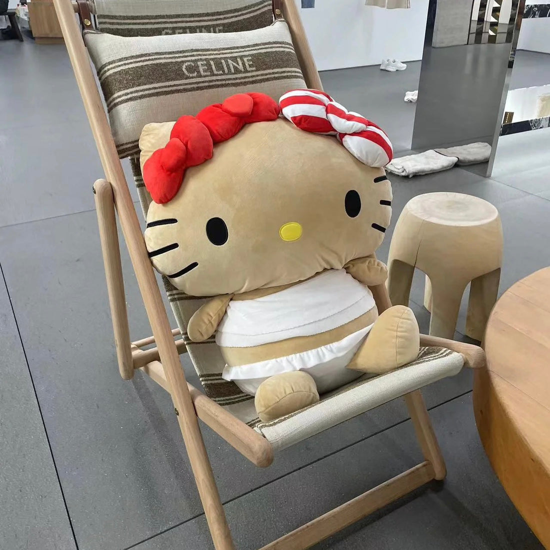 Sanrio三丽鸥|Avail联名黑皮Hello Kitty特大玩偶