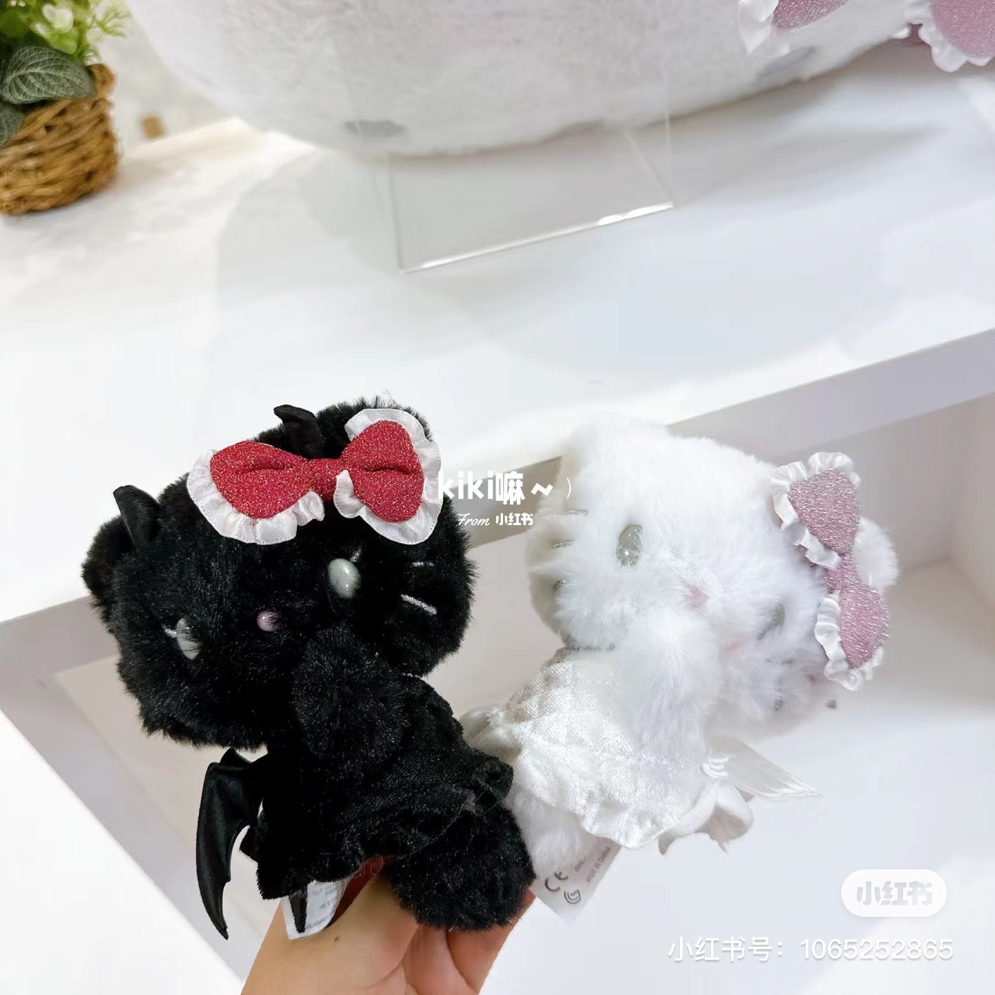 Hello kitty凯蒂猫|Sanrio Hello Kitty Mascot Holder/ Angel and Little Devil天使恶魔挂件|约 14.9 x 12.1 x 7.8 厘米