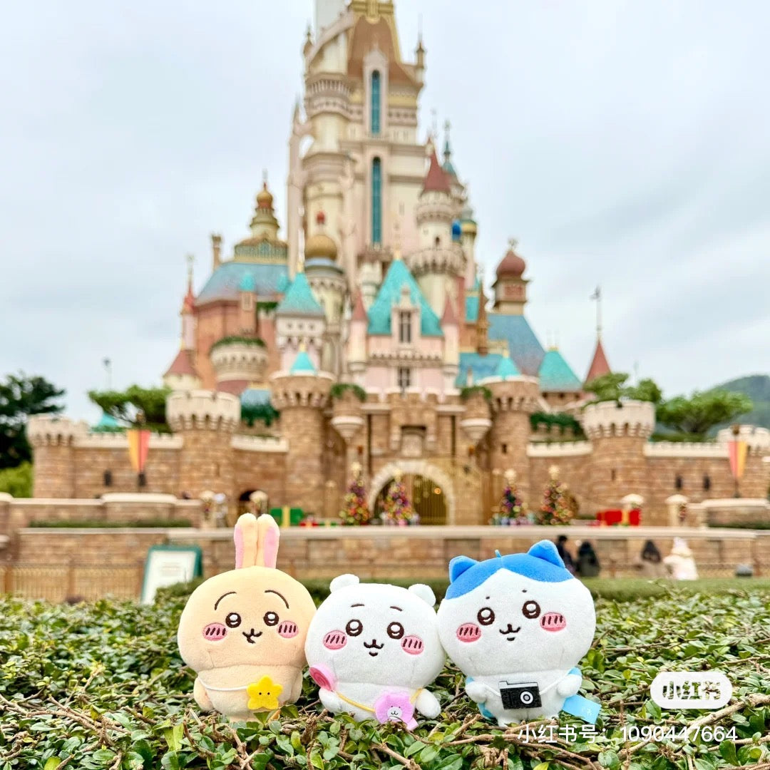 Chiikawa 吉伊卡哇|Looking forward to going out! Mochitto Puchi MiniMascot背小包包出游系列毛绒挂件/包挂|约 H135 x W90 x D55mm