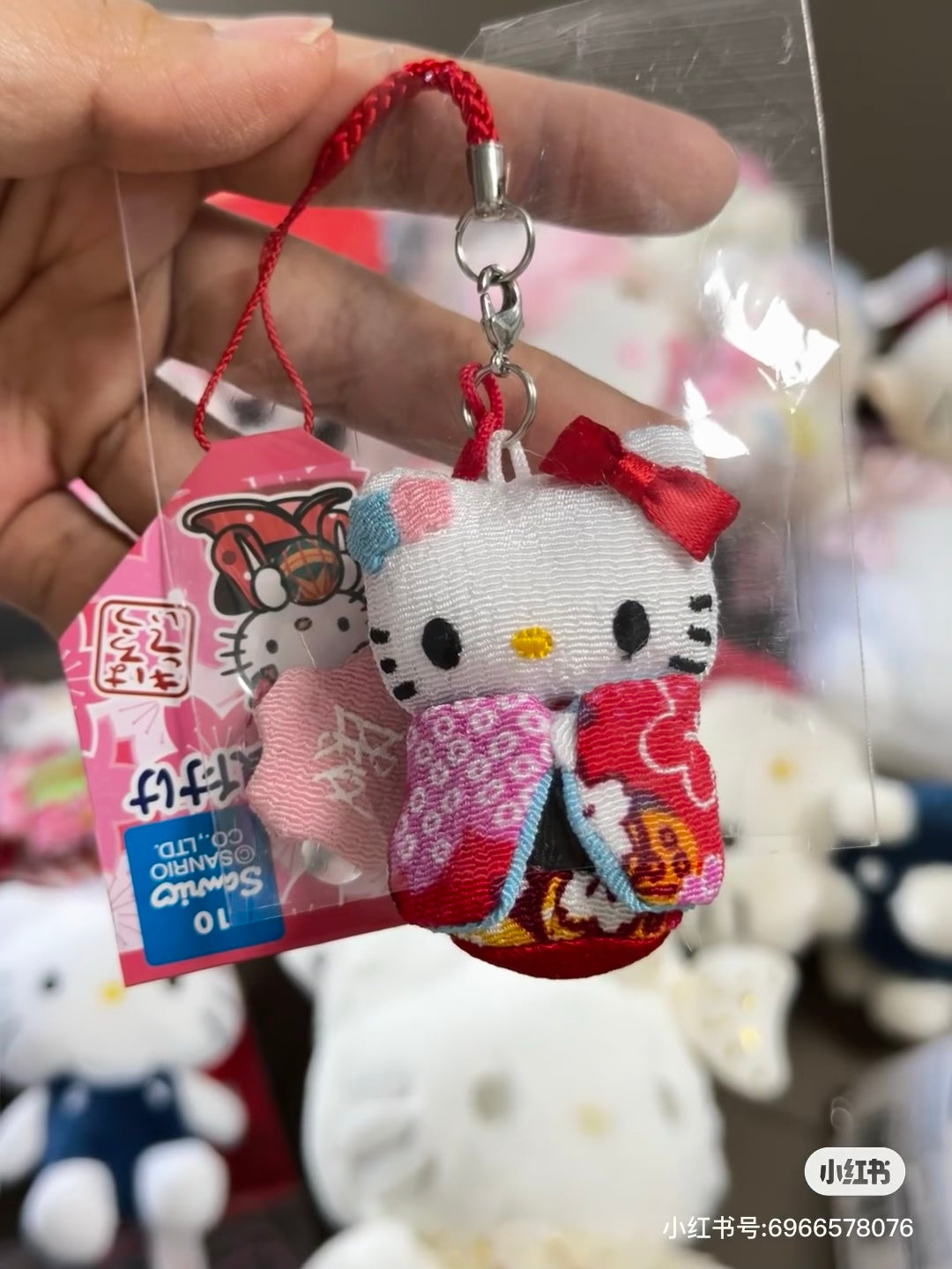 Sanrio|Hello Kitty复古和风开运御守樱花挂件|W40XH155XD25mm