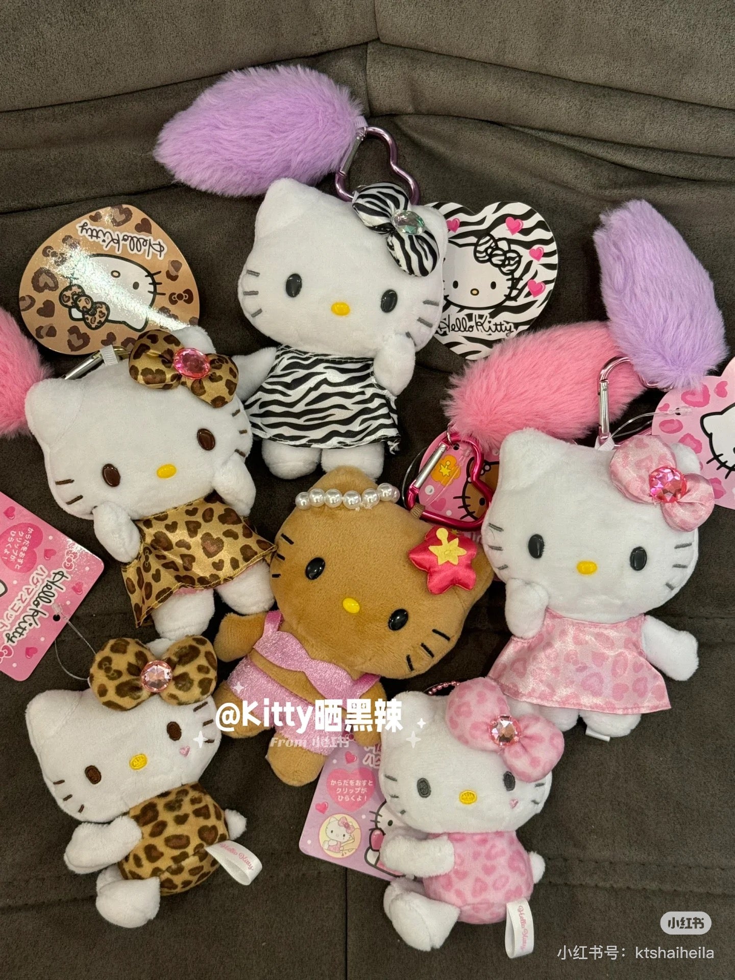 Hello Kitty凯蒂猫| Sanrio Hug Mascot / Gogo Gal Collection Leopard侧坐豹纹水钻蝴蝶结毛绒玩偶挂件/包挂|约8×5×11cm