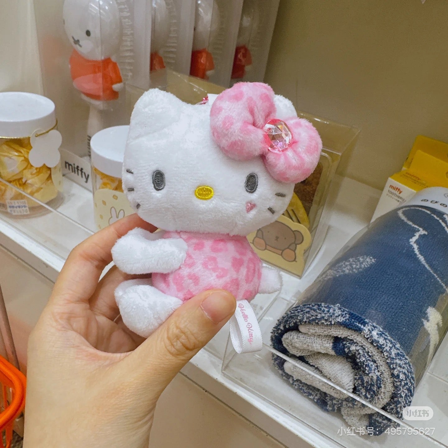 Hello Kitty凯蒂猫| Sanrio Hug Mascot / Gogo Gal Collection Leopard侧坐豹纹水钻蝴蝶结毛绒玩偶挂件/包挂|约8×5×11cm