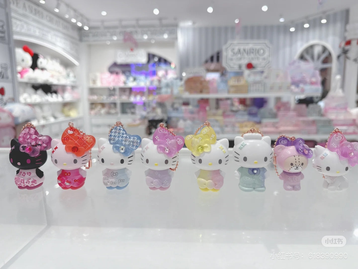 HelloKitty凯蒂猫|Birthday 50th The Fashionable Ribbons Sanrio Blindbag 50周年生日限定彩虹水钻蝴蝶结吊饰挂件盲盒/全8种|1枚入