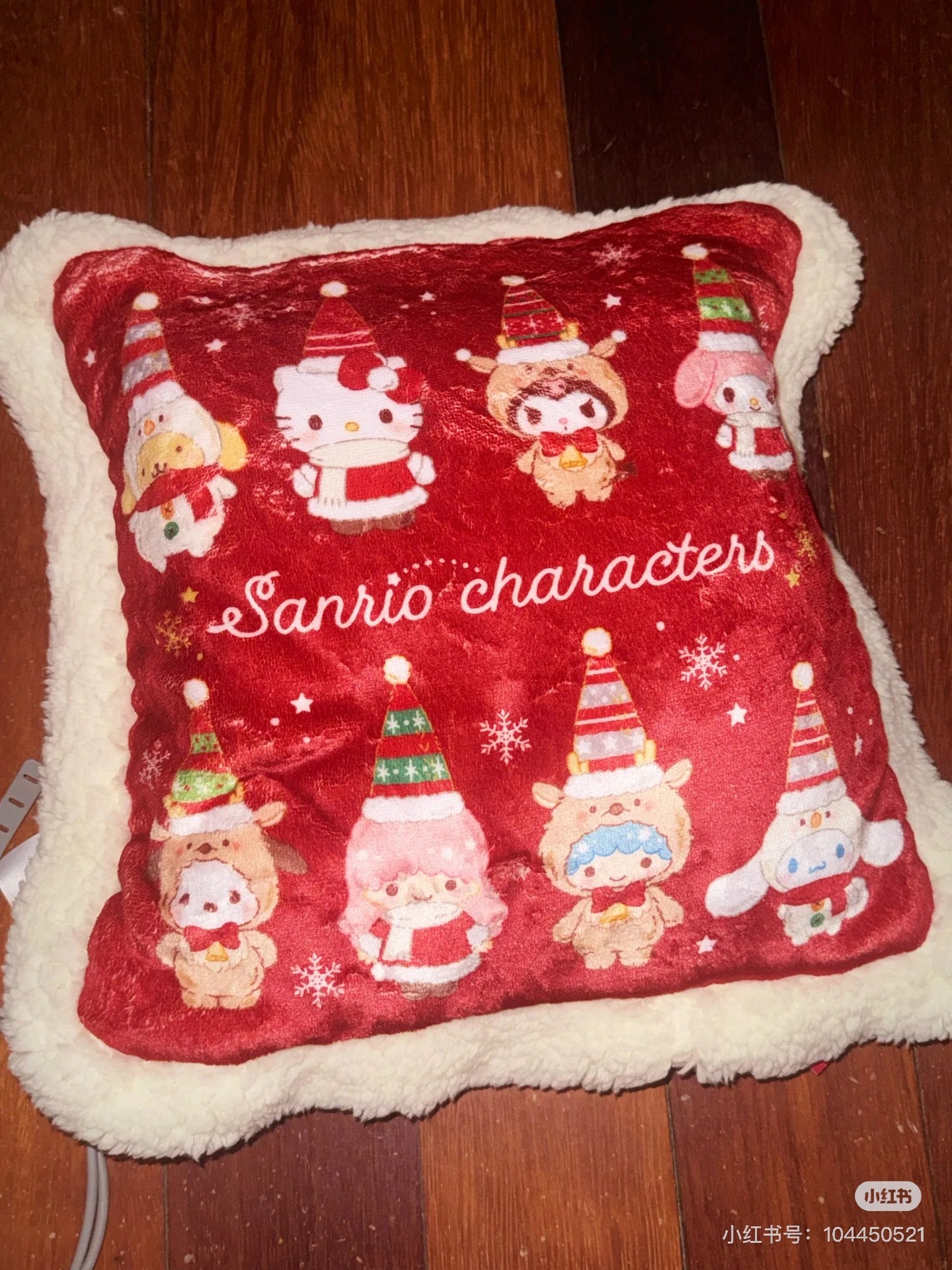 Sanrio三丽鸥|Cushion Blanket - Christmas 2024圣诞限定可收纳加绒加厚盖毯丝绒抱枕/靠垫/正反面都可爱|约105×1×70cm