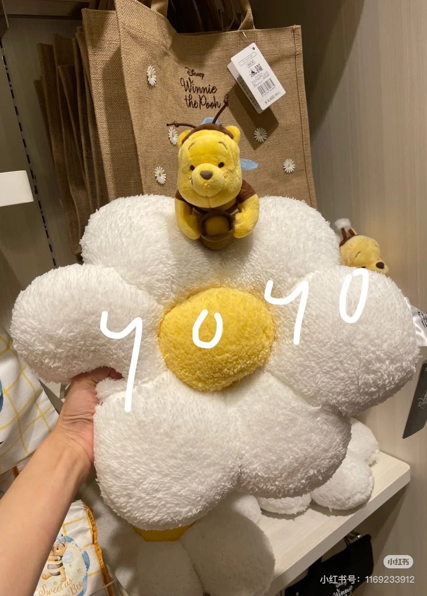 Disney|2024 HONEY DAY Winnie the Pooh Cushion蜜蜂维尼花花抱枕/坐垫|約縦37×横36×厚み16(cm)