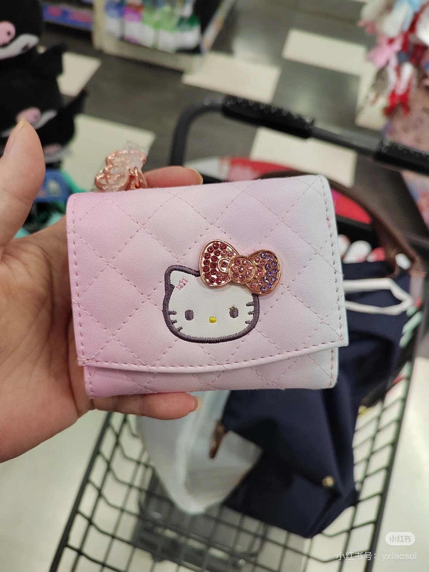 HelloKitty凯蒂猫| Mini Wallet Birthday 50th The Fashionable Ribbons Sanrio50周年生日限定PU皮质感水钻蝴蝶结彩虹渐变菱格纹迷你零钱包/卡包/蝴蝶结拉链头|约W9.8×D2×H8cm